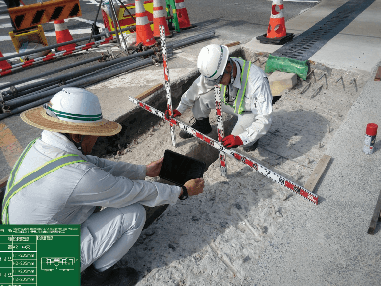 工事作業をするスタッフ