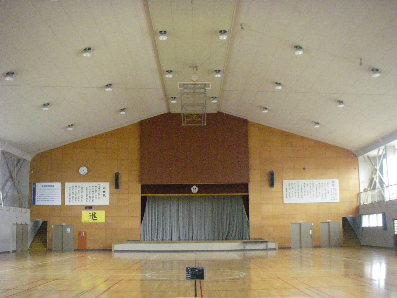 市立四中天井改修工事